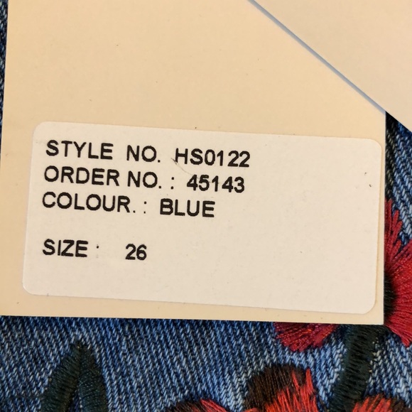 ALICE & YOU Size 26 Denim Shorts Floral Embroidered Fold-Hem Distressing $69NEW - Picture 16 of 16